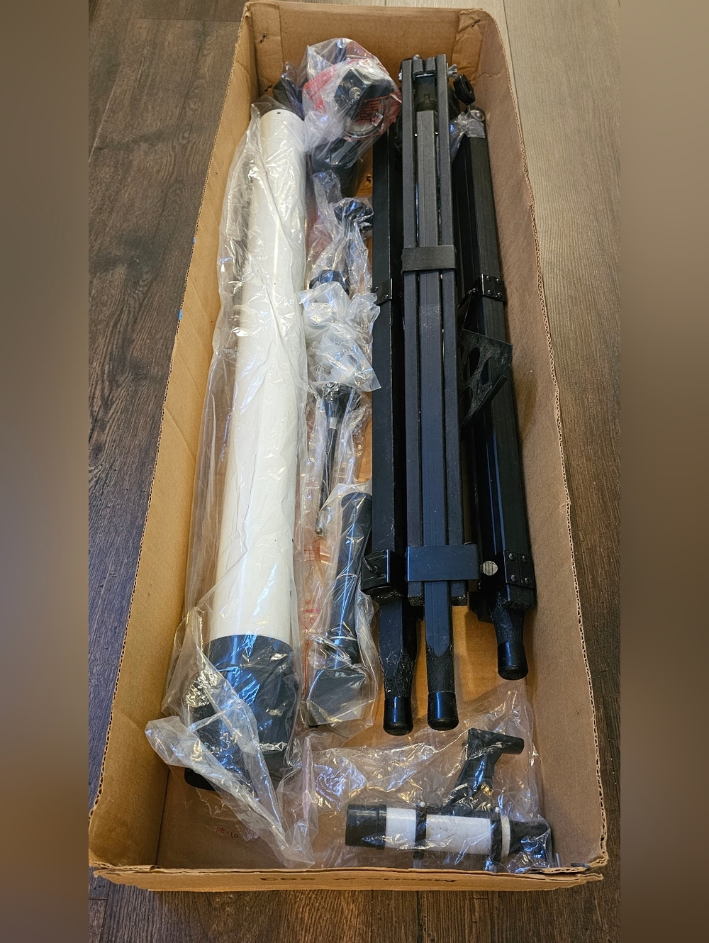 White Meade #293 Telescope Tube with Black Tripod and Accessories